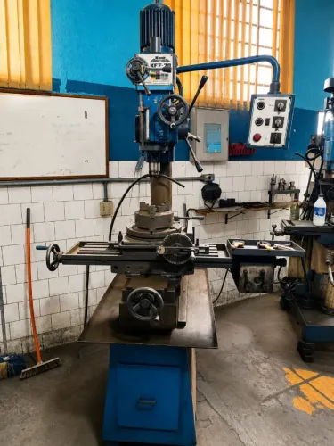 *VENDO FURADEIRA FRESADORA KONE KFF-30*