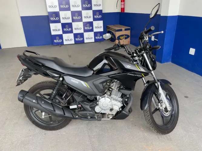 Moto muito nova à venda.