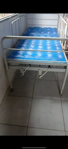 Cama hospitalar +colchão d'água 