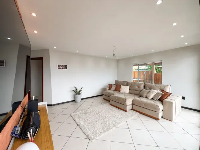 Casa Nova 400 Mil mais parcelas c/proprietário