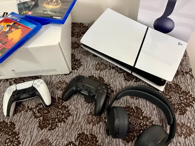 Playstation 5 + Playstation Portal + Pulse 3D + 6 jogos