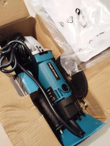 Esmerilhadeira novinha 220v