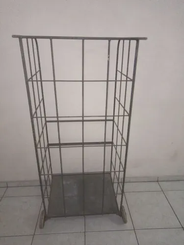 Expositor de carvão 1,45m altura, 43cm largura, 60cm comprimento.