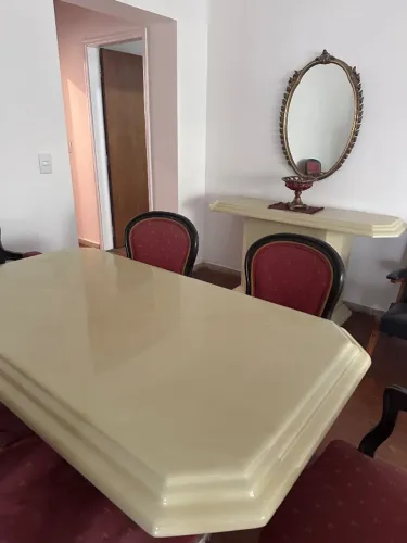 Sala de jantar em Laka resinada - maravilhosa