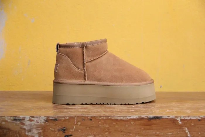Bota Caramelo em Camurça UGG