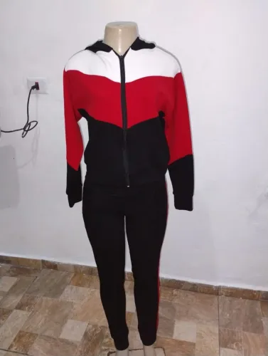 Conjunto Moletom/Esportivo (Preto, Vermelho e Branco)