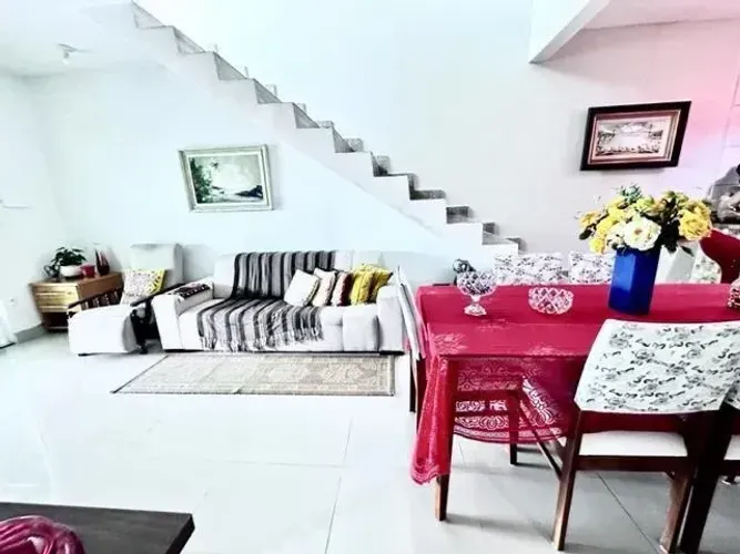 VENDO EXCELENTE SOBRADO EM CONDOMÍNIO FECHADO 4 QUARTOS SENDO 1 SUÍTE!! CONFIRA! EM ARNIQ