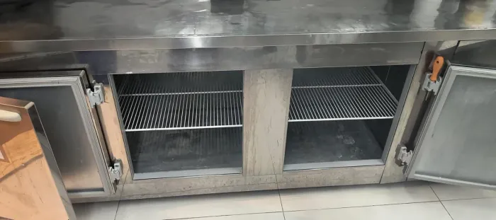Bancada refrigerada Gelopar 3 portas 765 litros.