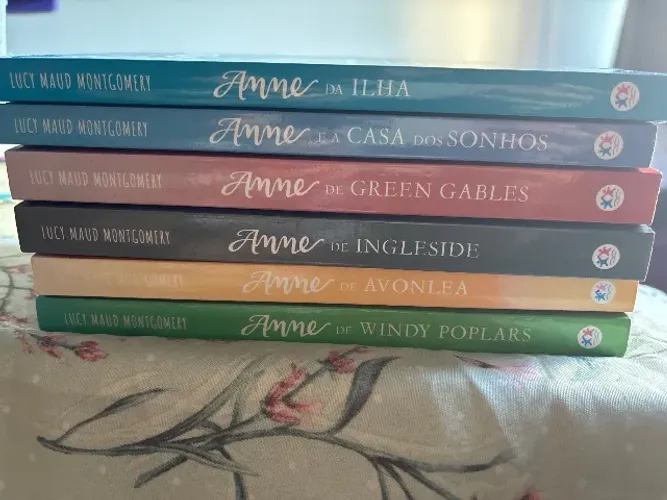 Coleção com 6 livros Anne