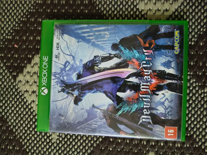 Devil may cry 5 em excelente estado.