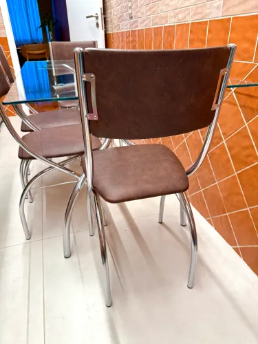 Vendo Mesa com 4 Cadeiras