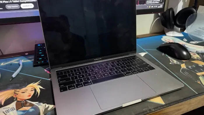 MacBook Pro 13? 2018 A1989 Touch Bar - não liga / para peças