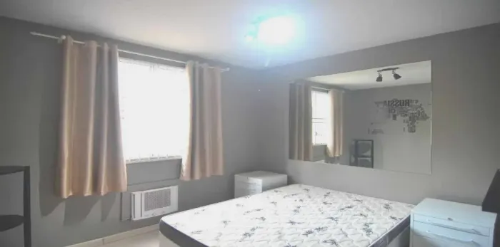 Apartamento ( 2 dormitórios ) , aluguel anual com caução e com mobília.
