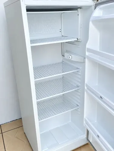Vende-se geladeira