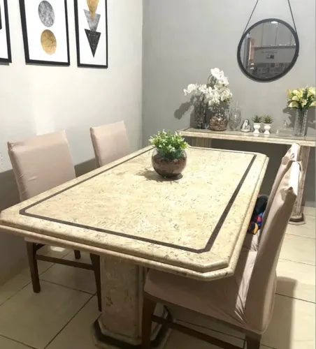 Mesa de jantar com aparador mármore travertino e cadeiras 1,80 cm