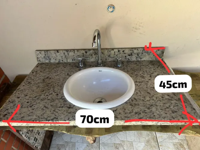 Vendo para banheiro/ Lavabo completo. 
