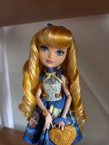 Boneca Blondie Lockes - Ever After High 