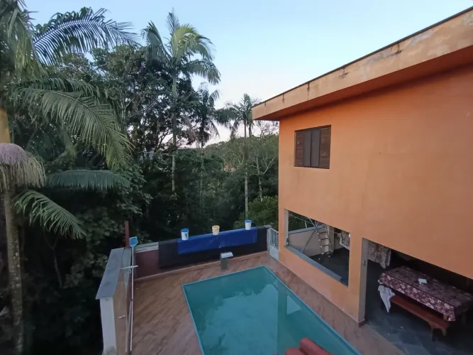 Chácara com piscina e fundo pra represa no jardim clube de campo