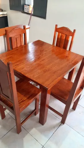 Vendo mesa de 4 cadeiras (angelim)