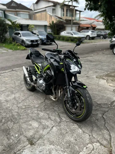 KAWASAKI Z900 + PERSONALIZADA