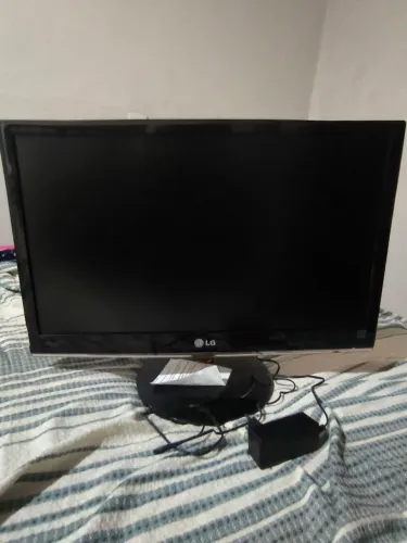 Vende-se monitor LG novo com entradas HDMI e VGA 580R$ contato *51