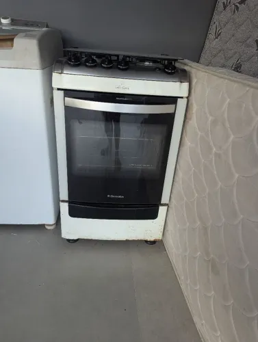 Fogão de 4 bocas com acendedor elétrico 