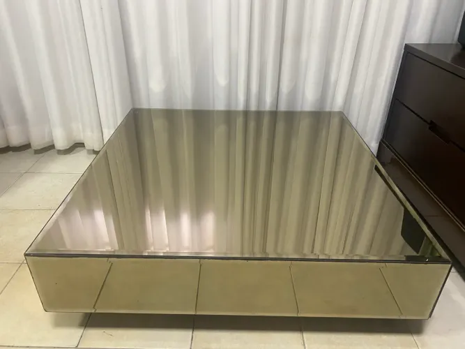 Mesa de centro espelhada 1 m x 1 m- estrutura madeira 
