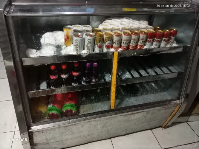 Freezer . Funcionando em ótimo estado ,estou vendendo pois preciso desocupar o espaço