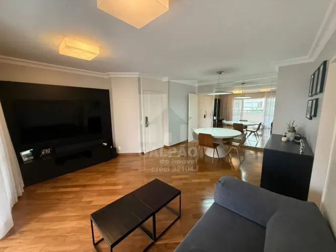 APARTAMENTO REFORMADO EM UM DOS CONDOMÍNIOS MAIS DESEJADOS DE MOEMA!