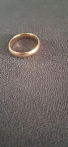 Aliança de ouro 18k.