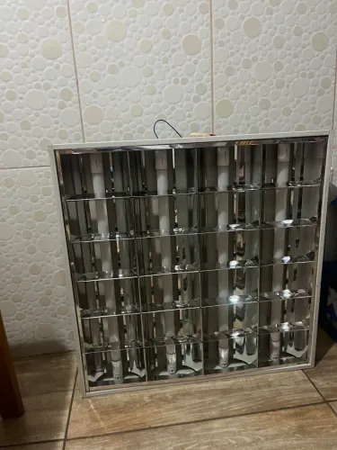 Luminária comercial de embutir com refletor em Alumínio para 4 tubulares