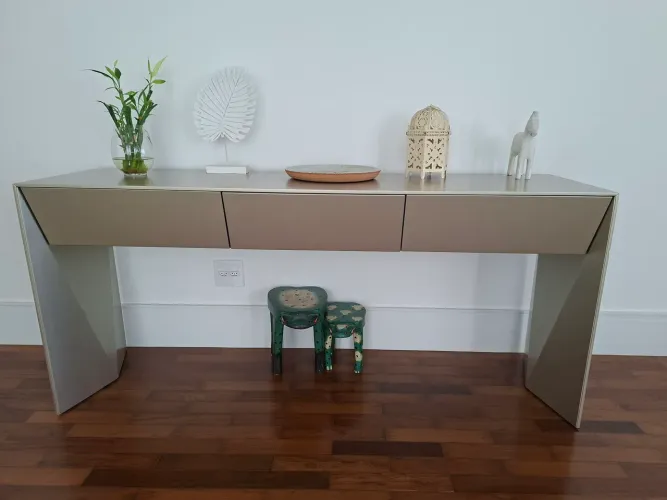 Aparador com 3 gavetas