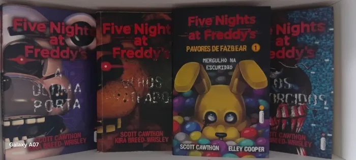 Kit 4 Livros de Five Nights At Freddy's