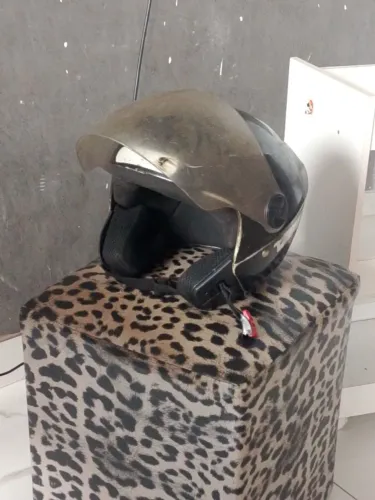 Vende-se um capacete