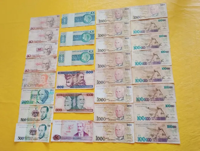 Lote com 30 cédulas antigas 