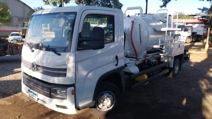 VW 11.180 com tanque combinado limpa fossa Hidrovacuo