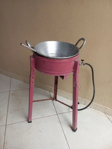 Fogão pasteleiro ou fogareiro com tacho