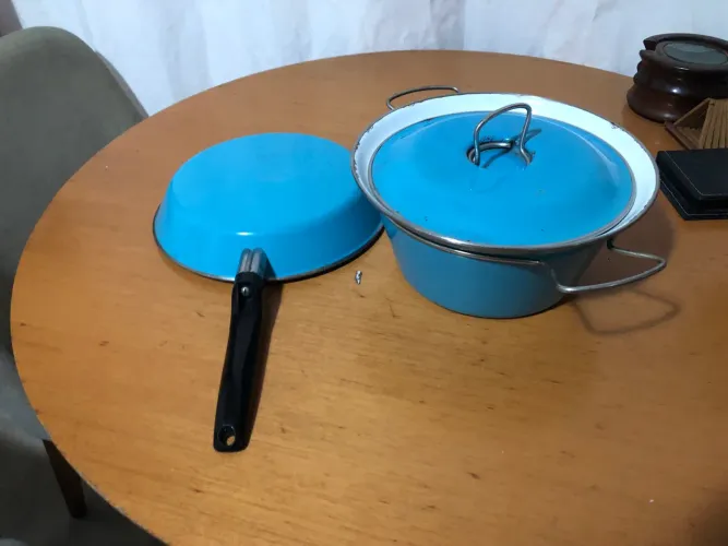 Jogo de Panela e Frigideira anos 60 banhada em cerâmica original