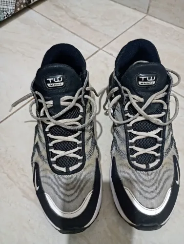 Tênis Nike Air tw