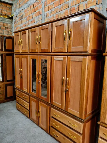 Guarda roupa de madeira espelhado de 6 portas novo - entrega grátis.