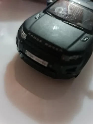 Carrinho ferro land rover.