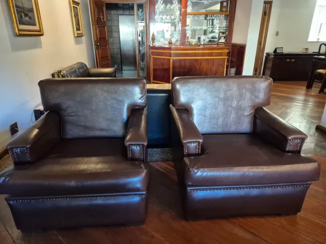 4 poltronas em couro legítimo