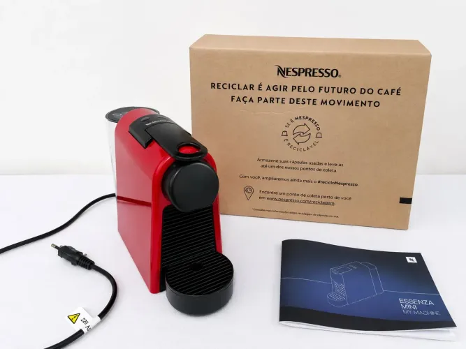Cafeteira Nespresso Essenza Mini Vermelha