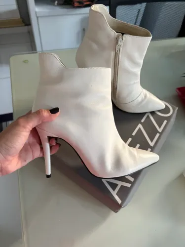 Bota branca salto alto