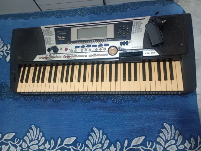 Teclado Yamaha psr550