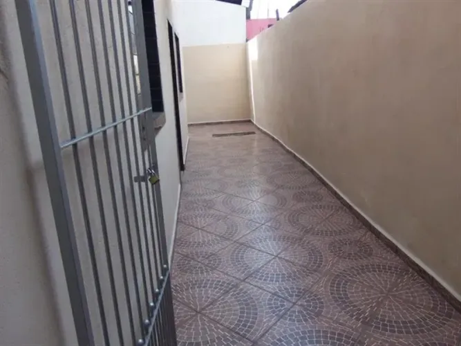 Casa 2 Quartos 4 Cômodos Ferraz de Vasconcelos Jardim Castelo Centro Posto de Saúde Ônibus