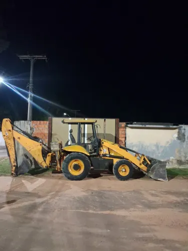 Vende-se retroescavadeira JCB 3C