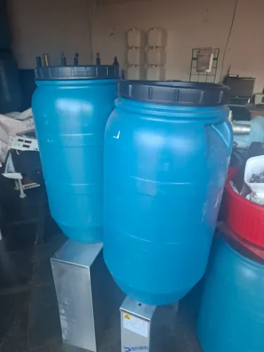 Tambor de 60 litros e de 90 litros de alimentos 