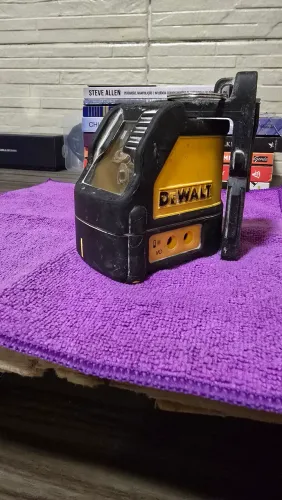 Laser Dewalt (retirada de peças)