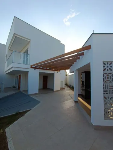 Alugo casa oportunidade 3 suites ANUAL.